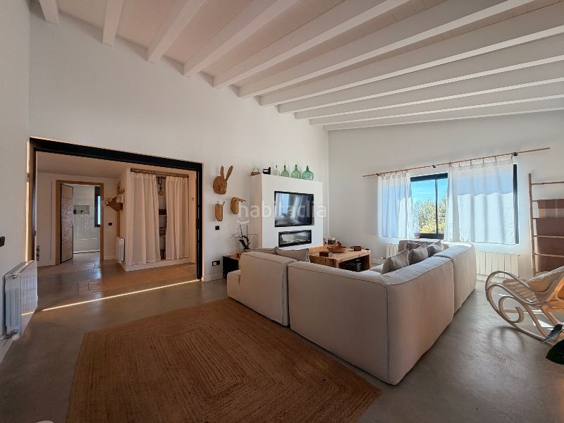 Foto 461c9c52-c669-4f48-9a6d-0c62be7d8d24. Casa amb xemeneia calefacció aparcament piscina a Vall-llobrega