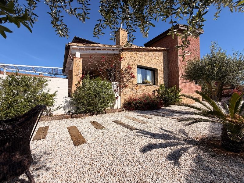 Foto 59856384-d584-4a66-96ed-71edb7890f25. Casa amb xemeneia calefacció aparcament piscina a Vall-llobrega