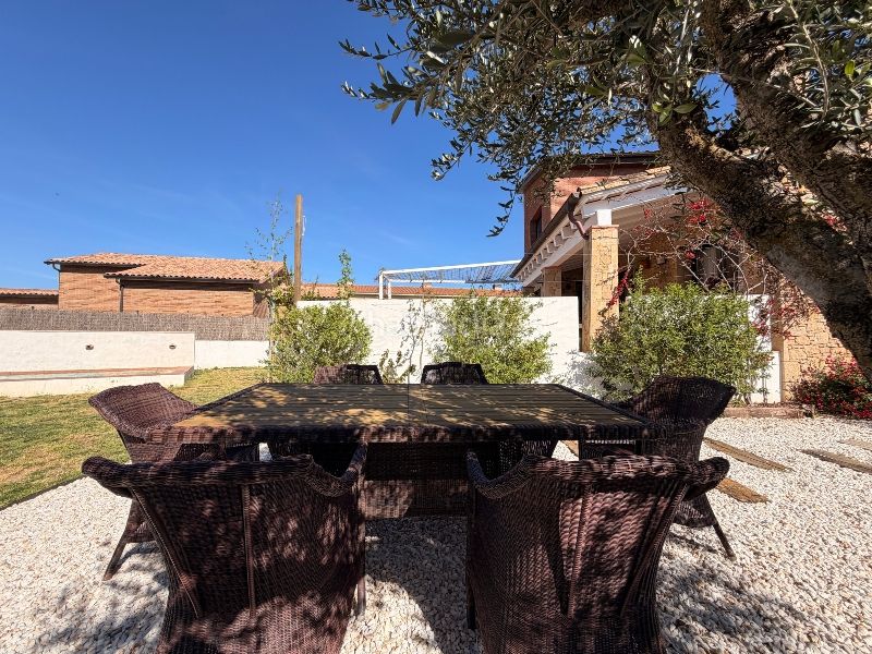 Foto 959d754c-1247-4cf3-bdf8-3cea90b77fd9. Casa amb xemeneia calefacció aparcament piscina a Vall-llobrega