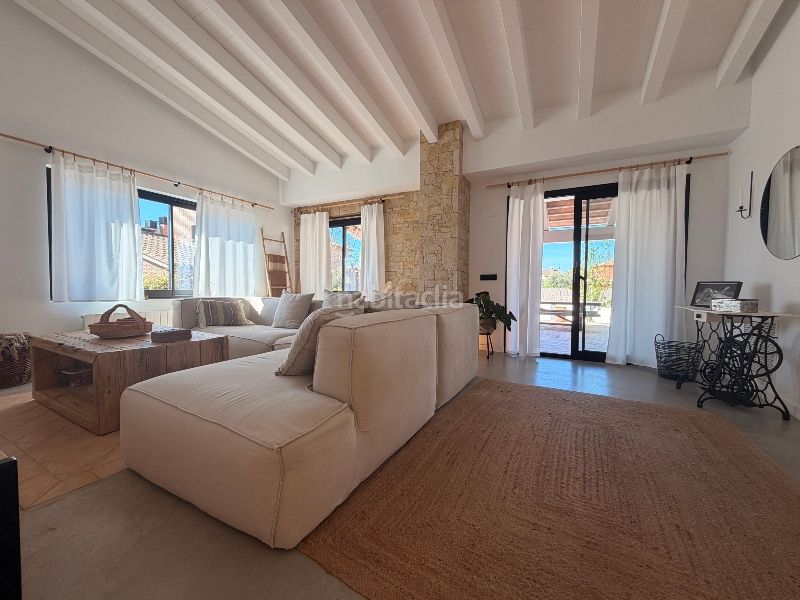 Foto c049d874-8e62-4a3c-9852-ce97bcbd59f4. Casa amb xemeneia calefacció aparcament piscina a Vall-llobrega