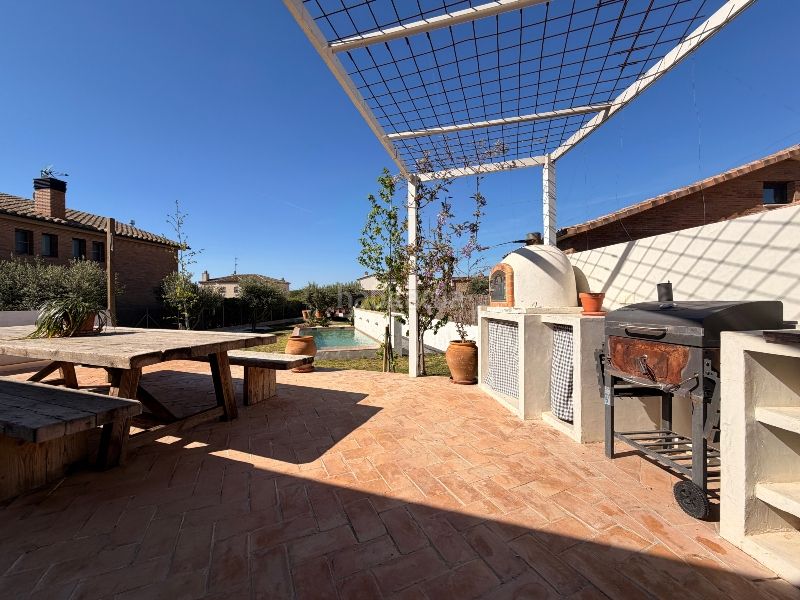 Foto c99e989c-3874-422c-b612-acc357e0f307. Casa amb xemeneia calefacció aparcament piscina a Vall-llobrega