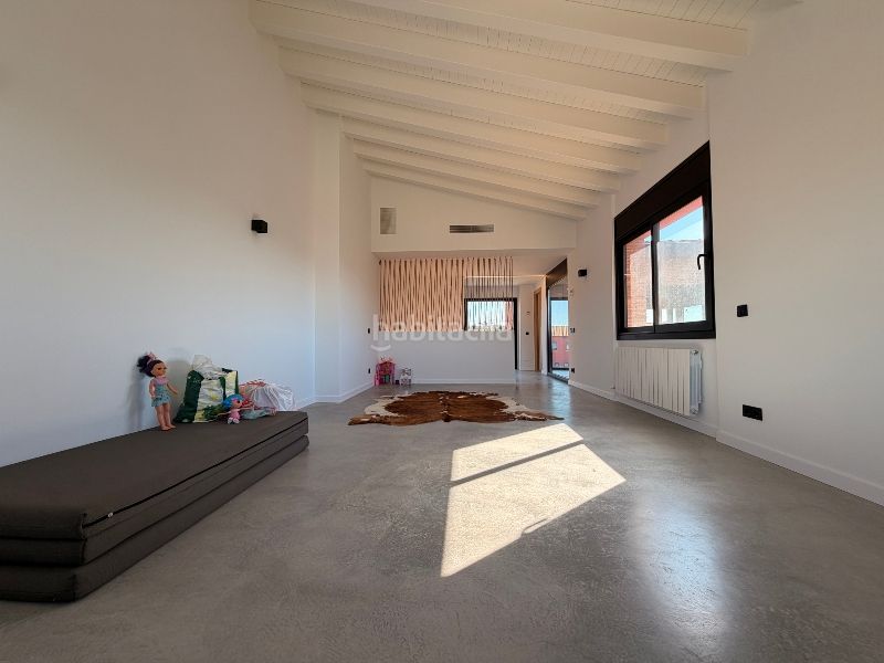 Foto cb3efc63-0d27-46d0-bd43-2bf8f49d6ae7. Casa amb xemeneia calefacció aparcament piscina a Vall-llobrega