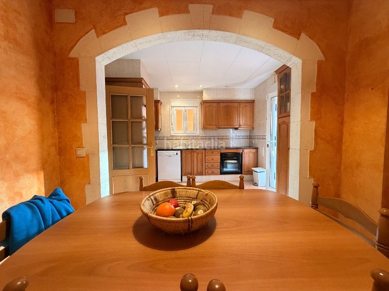 Foto 3b814555-0b48-4824-b31c-e3fd52d7516a. Casa amb aparcament a Bisbal d´Empordà (La)
