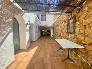 Masia a Carrer enginyer algarra 59. Baix empordà, pals, casa poble