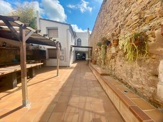 Masía en Carrer enginyer algarra 59. Baix empordà, pals, casa poble.