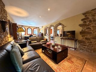 Casa in Carrer sant sebastia 4. Baix empordà, corçà, casa de pueblo de piedra.