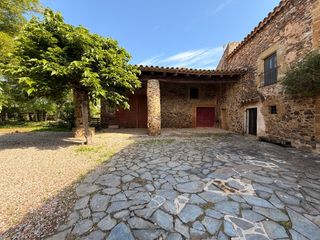 Location Mas à Carrer major 1. Baix empordà, cruïlles, vivienda en planta baja en típica masía