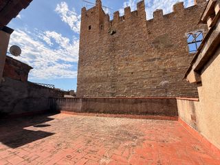 Edifici  Plaça del castell. Baix empordà, la bisbal d’empordà, edificio