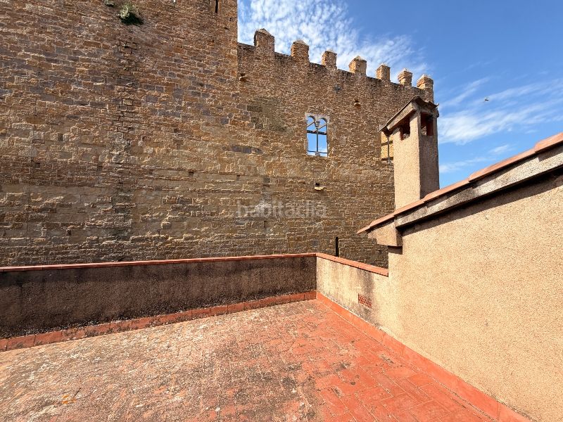 Foto b00b4480-c44c-4fb0-ba53-b040e2d70a3e. Edifici a Bisbal d´Empordà (La)