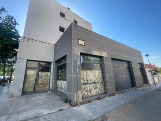 Local Comercial  Avinguda josep irla. Baix empordà, la bisbal d’empordà, local comercial en crudo
