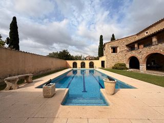 Haus  Carrer de figueres. Alt empordà, castelló d’empúries, masia.