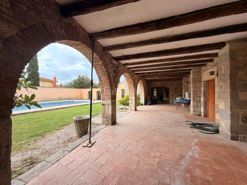 Foto 0d98e57d-7869-47f2-bfc7-52334769cac4. Casa amb xemeneia aparcament piscina a Castelló d´Empúries