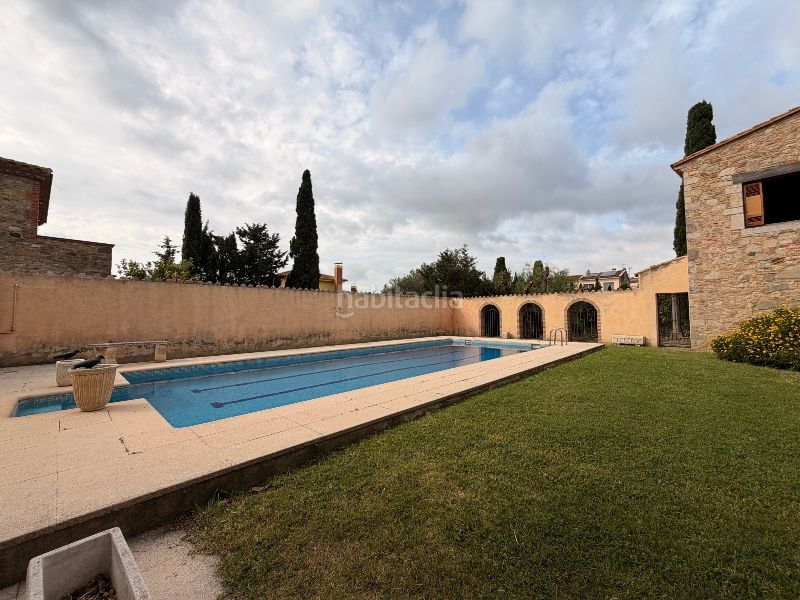 Foto 94d345df-3bd6-4a6d-a421-703425b04d6b. Casa amb xemeneia aparcament piscina a Castelló d´Empúries