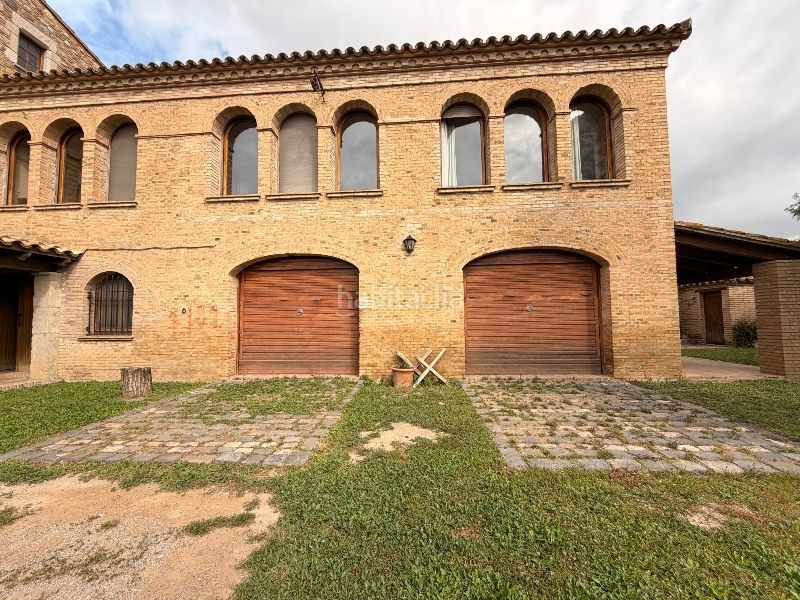 Foto c18ff4c2-fa01-49d8-a75b-0525ebeee4b6. Casa amb xemeneia aparcament piscina a Castelló d´Empúries
