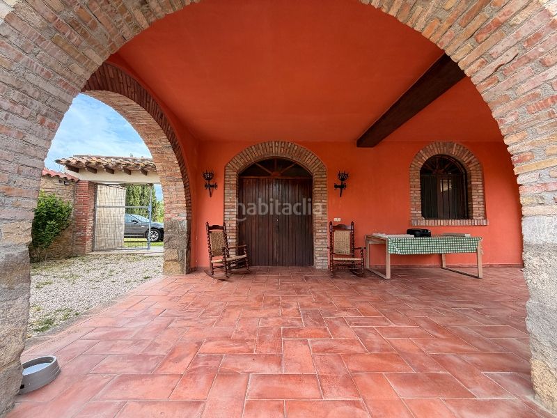 Foto c550a4fc-dbb4-4186-b20c-ab98721feff8. Casa amb xemeneia aparcament piscina a Castelló d´Empúries