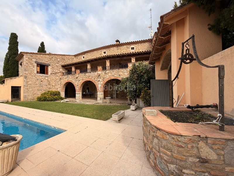 Foto ce0b7a24-4b43-4a37-8d47-345f422d1a14. Casa amb xemeneia aparcament piscina a Castelló d´Empúries
