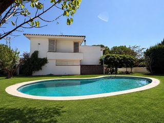 Chalet en Carrer del palau 80. Alt empordà, costa brava, riells de d’alt, casa unifamiliar con