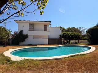 Chalet en Carrer del palau 80. Alt empord�, costa brava, riells de d�alt, casa unifamiliar con