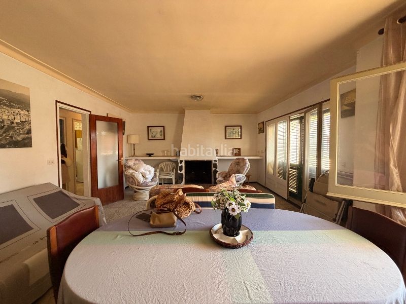 Foto 2e5a8916-49a9-479f-a207-65a977393601. Casa amb xemeneia aparcament a Eixample Residencial Escala (L´)