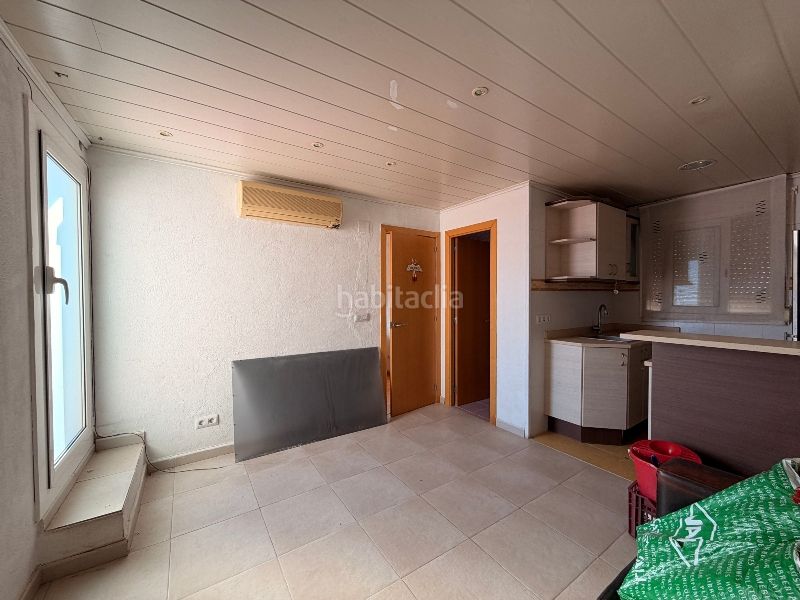 Foto 64b69fe5-b918-4b12-8087-a17867d3079b. Casa amb xemeneia aparcament a Eixample Residencial Escala (L´)