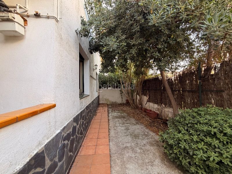 Foto c59bd11a-86f7-40e7-856c-3618322ef3fe. Casa amb xemeneia aparcament a Eixample Residencial Escala (L´)