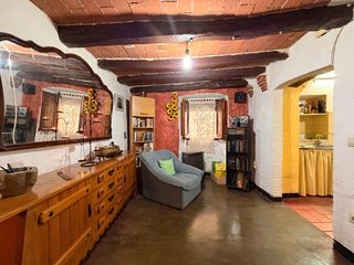 Casa  Carrer estret. Baix empordà, fonteta, casa de piedra esquinera
