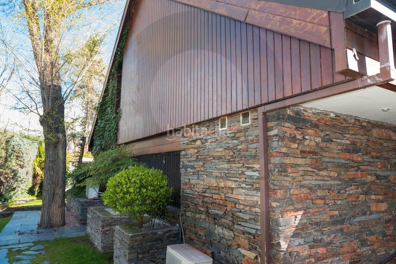 Foto a001f376-3d1a-4a81-a2ec-3046a2cfaa52. Chalet inmogil, chalet independiente en venta, puerta de hierro en Madrid
