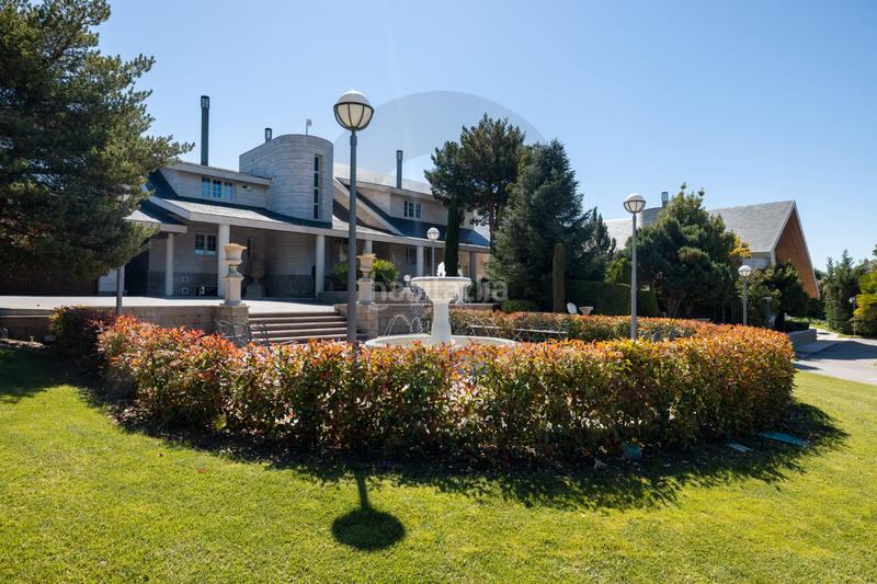 Foto 08e5aeab-0cb5-4ff1-a96f-7638afe8a1b0. Chalet inmogil gestión, espectacular y único chalet independiente en urbanización con acceso restringido y seguridad. madrid en Santo Domingo