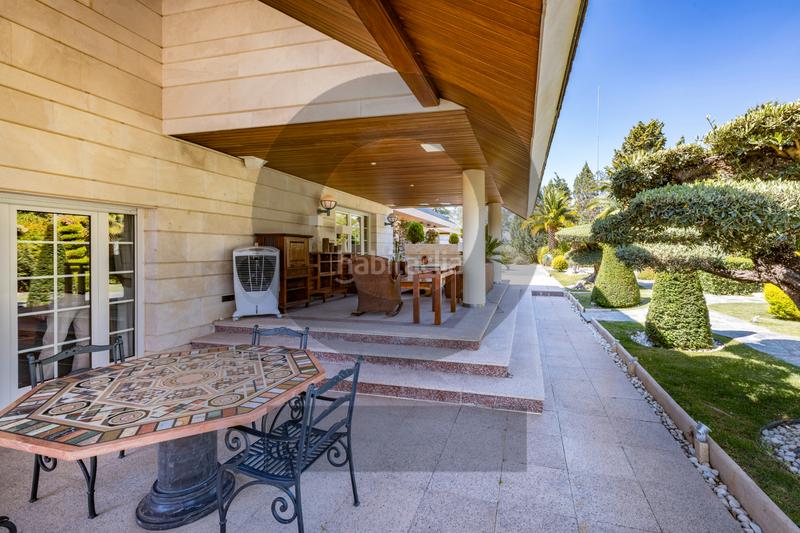 Foto 28d53aca-9ae4-4683-a497-42f09b75946f. Chalet inmogil gestión, espectacular y único chalet independiente en urbanización con acceso restringido y seguridad. madrid en Santo Domingo