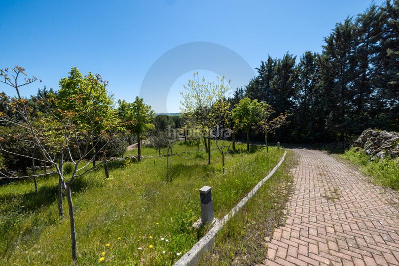 Foto b834dbcc-b059-4d19-b631-00fa1c841e31. Chalet inmogil gestión, espectacular y único chalet independiente en urbanización con acceso restringido y seguridad. madrid en Santo Domingo