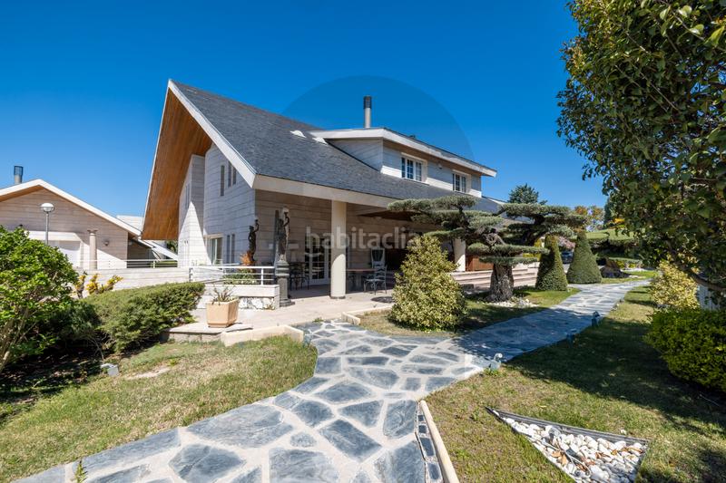 Foto f1e59a2f-86de-48d6-a099-d60f5e51d849. Chalet inmogil gestión, espectacular y único chalet independiente en urbanización con acceso restringido y seguridad. madrid en Santo Domingo