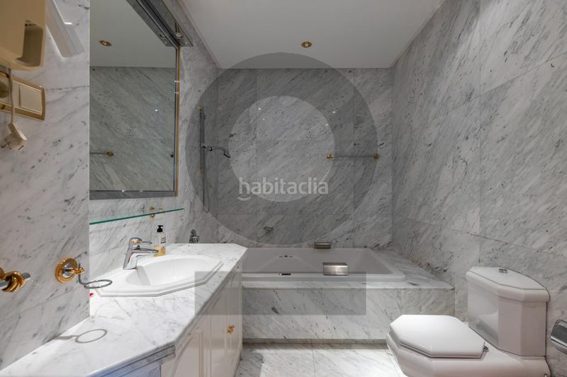 Foto ff9147b0-0516-4445-819f-3b46f2d57f64. Chalet inmogil gestión, espectacular y único chalet independiente en urbanización con acceso restringido y seguridad. madrid en Santo Domingo