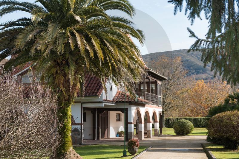 Foto 78ee6874-087f-4a32-9372-1b3b2022eef7. Xalet amb xemeneia calefacció aparcament a Ruente