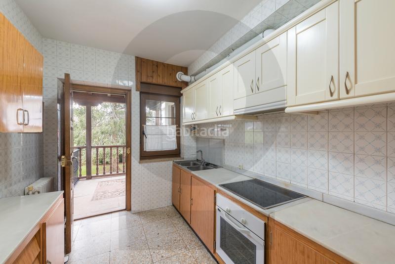 Foto d5aeeb9d-f1aa-4fd8-a47e-2df15641dd59. Xalet amb xemeneia calefacció aparcament a Ruente