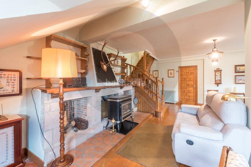 Foto f3e2f0b2-311c-40fc-82c5-9f60f1309882. Xalet amb xemeneia calefacció aparcament a Ruente