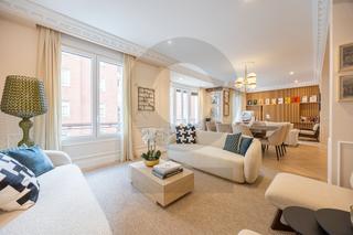 Etagenwohnung in Calle de Núñez de Balboa