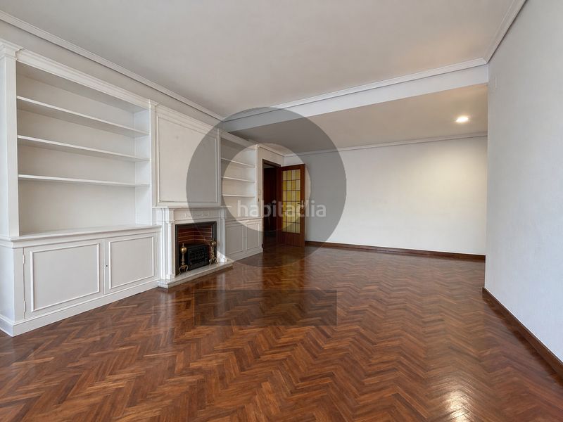 Foto 618a173c-6b96-435a-bdba-37d59157c8e0. Piso inmogil gestión, piso en venta en el centro exterior con ascensor y garaje en Madrid