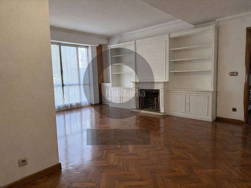 Foto b877d0ea-c71a-4315-87ba-017e73ed0cc1. Piso inmogil gestión, piso en venta en el centro exterior con ascensor y garaje en Madrid