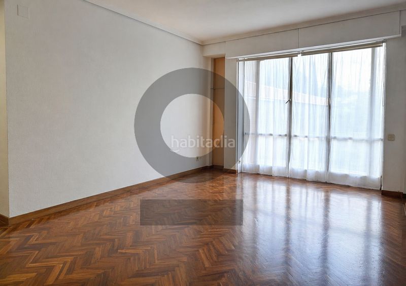 Foto b9acb293-ebe0-497f-b614-464e8939d9be. Piso inmogil gestión, piso en venta en el centro exterior con ascensor y garaje en Madrid