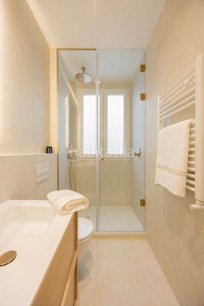 Foto f3e3a4b4-d5e1-4f6b-8e60-f7a05fed1cfa. Pis amb calefacció a Recoletos Madrid