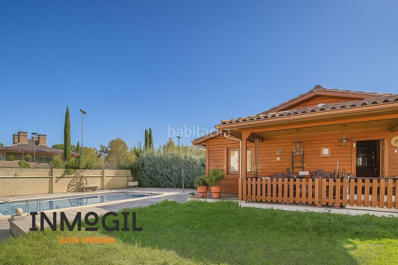 Foto 3fd86489-b8a6-4137-a0c6-23473e78be8a. Xalet amb xemeneia calefacció aparcament piscina a Madrid