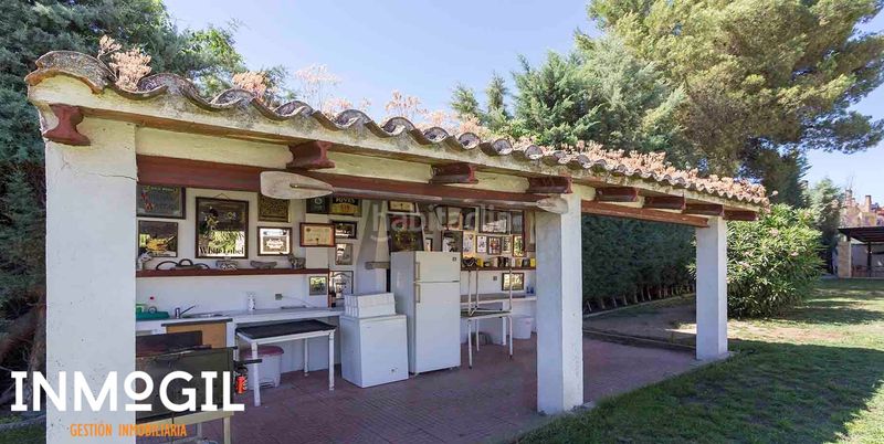 Foto 43599337-8491-443c-9fab-cee0d09aa481. Xalet amb xemeneia calefacció aparcament piscina a Madrid
