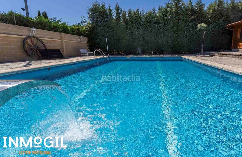 Foto 5d820bf4-355e-4abd-8fd6-e17612ce81e5. Xalet amb xemeneia calefacció aparcament piscina a Madrid