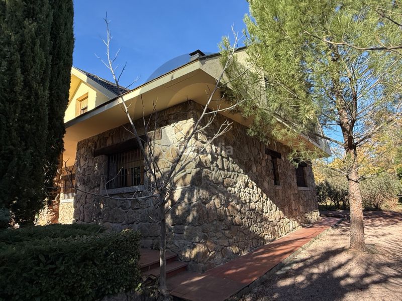 Foto 5d10dbee-6ce9-44fe-85f7-aabac5aff55a. Chalet avec cheminée chauffage dans Navacerrada