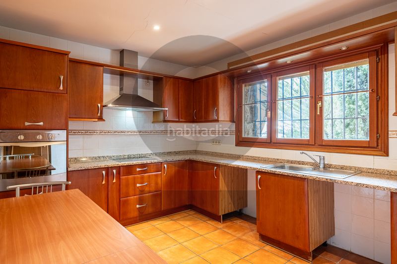 Foto d0e93355-03c8-440d-bcd5-569a3e65c571. Chalet avec cheminée chauffage dans Navacerrada