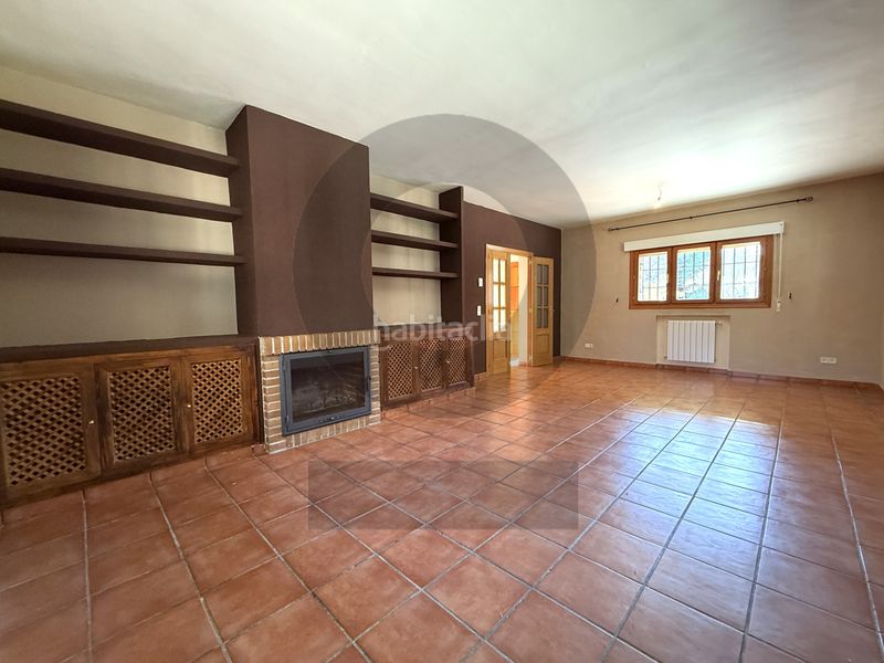 Foto dc72a930-0a3d-4615-8d86-7c7395bd8465. Chalet avec cheminée chauffage dans Navacerrada