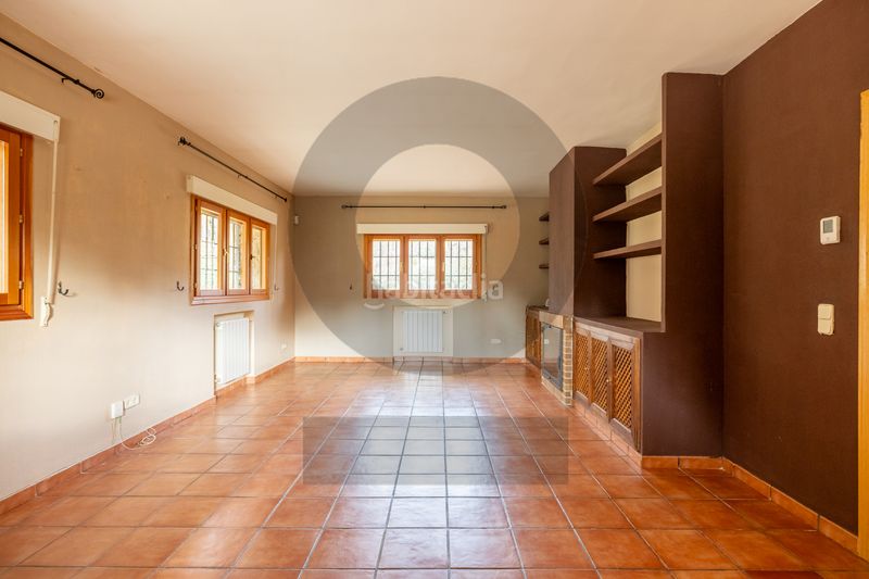 Foto ef6b32ce-5aa1-4abb-a687-dba6cbb04b44. Chalet avec cheminée chauffage dans Navacerrada