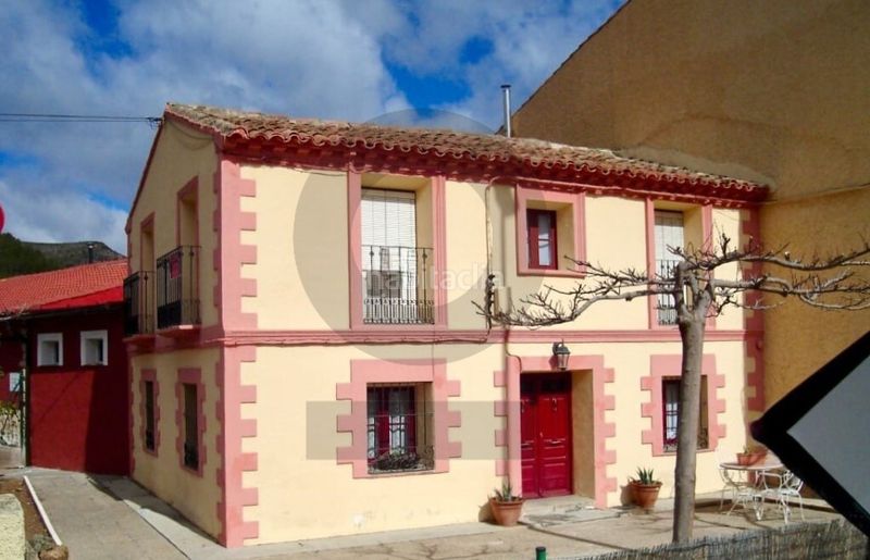 Foto 4907f4d1-6261-4378-865b-4a7c895afd8a. Casa a carretera antigua 7 a Nuévalos