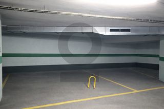 Autoparkplatz in Paseo de juan antonio vallejo-nájera botas 26. Plaza de garaje en fonca moderna con vigilancia. inmogil gestión