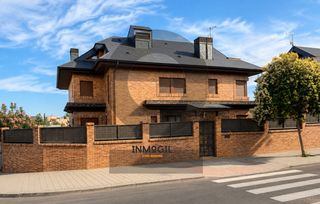 Xalet  Calle extremadura. Inmogil gestión, chalet independiente moderno en venta en pozuel